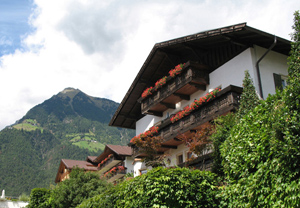 foto Haus Geier appartamenti Tirolo con Monte Muta
